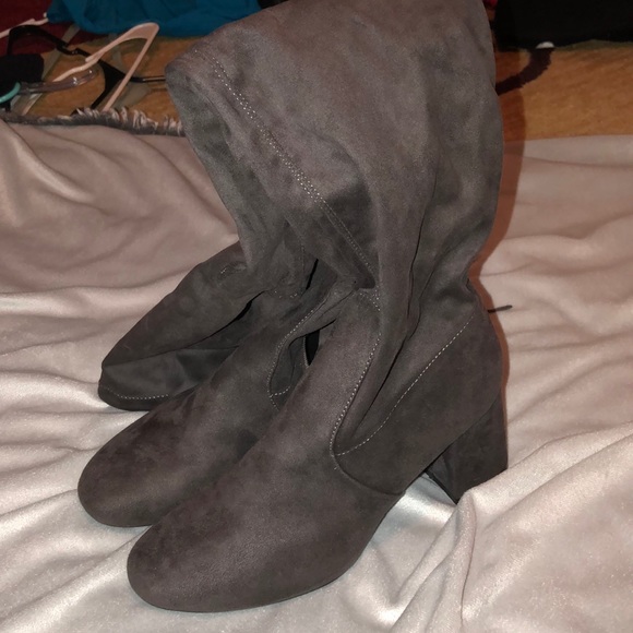 Over the Knee grey boots - Picture 2 of 3